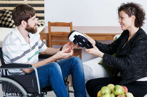 Can virtual reality therapy assist in the treatment of anxiety and phobias?