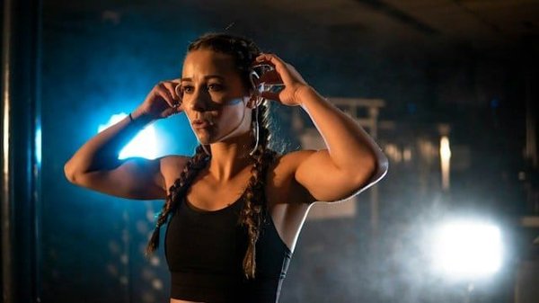 How do athletes prepare for competitions in extreme climates and environmental conditions?